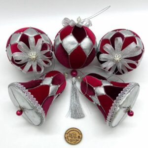 rot-silbernes-handgemachtes-weihnachtskugel-set-mit-3-christbaumkugeln-und-2-glocken-aus-samt
